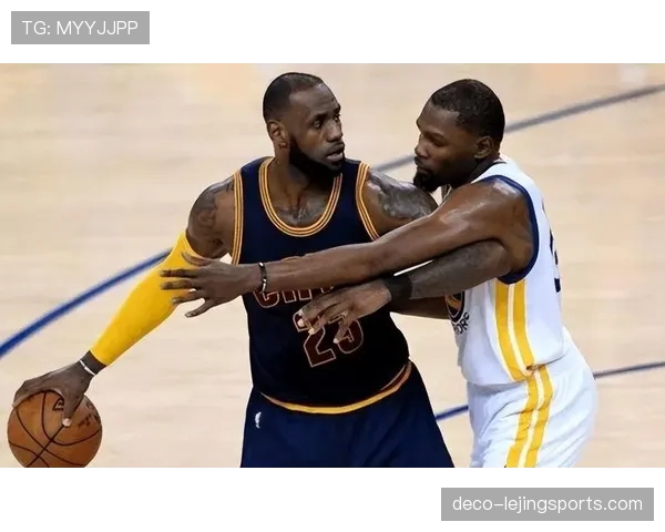 杜兰特一出场，那光鲜生活和球场拼命活脱脱两个世界啊，真服了