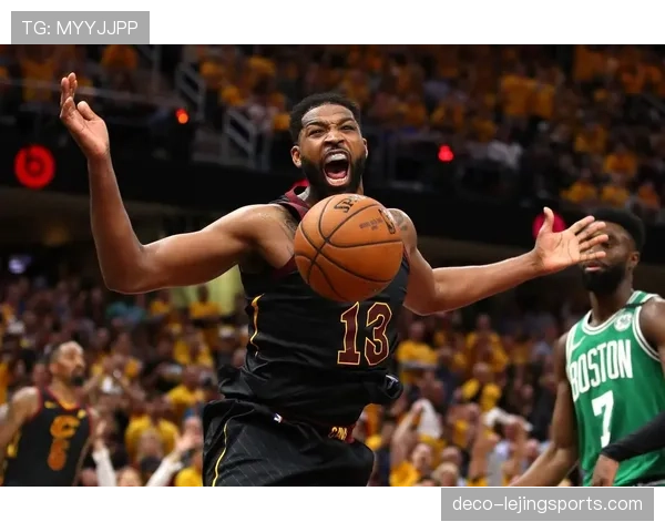 乔·杜马斯关键挡拆助骑士提升三分效率拉开比赛差距